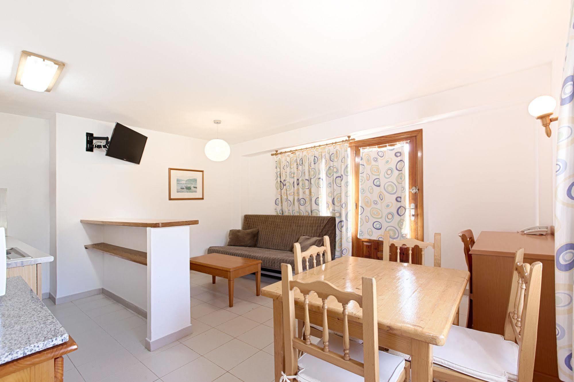 סנטה אאולריה דס ריו Apartamentos Colomar מראה חיצוני תמונה
