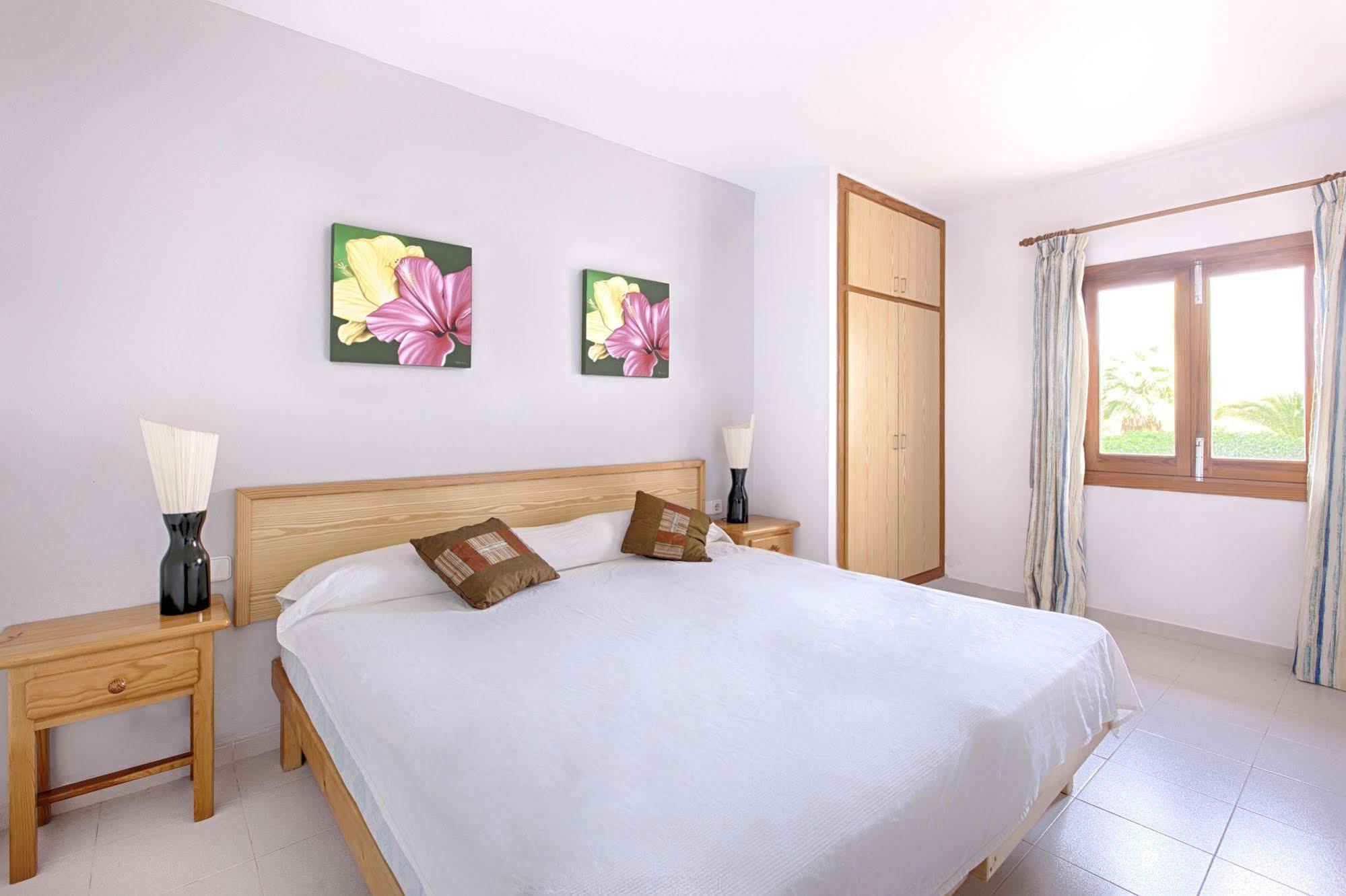 סנטה אאולריה דס ריו Apartamentos Colomar מראה חיצוני תמונה