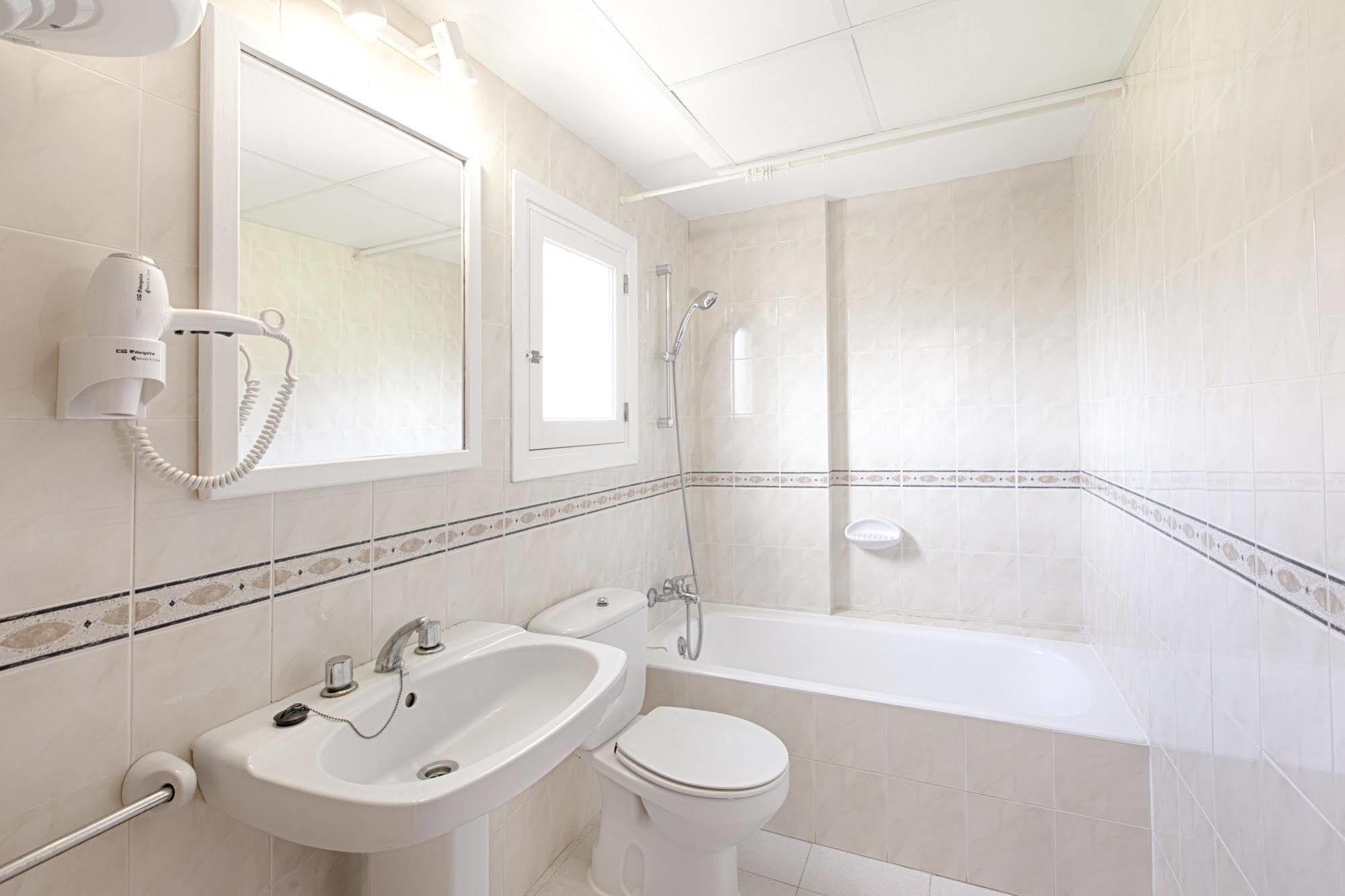 סנטה אאולריה דס ריו Apartamentos Colomar מראה חיצוני תמונה